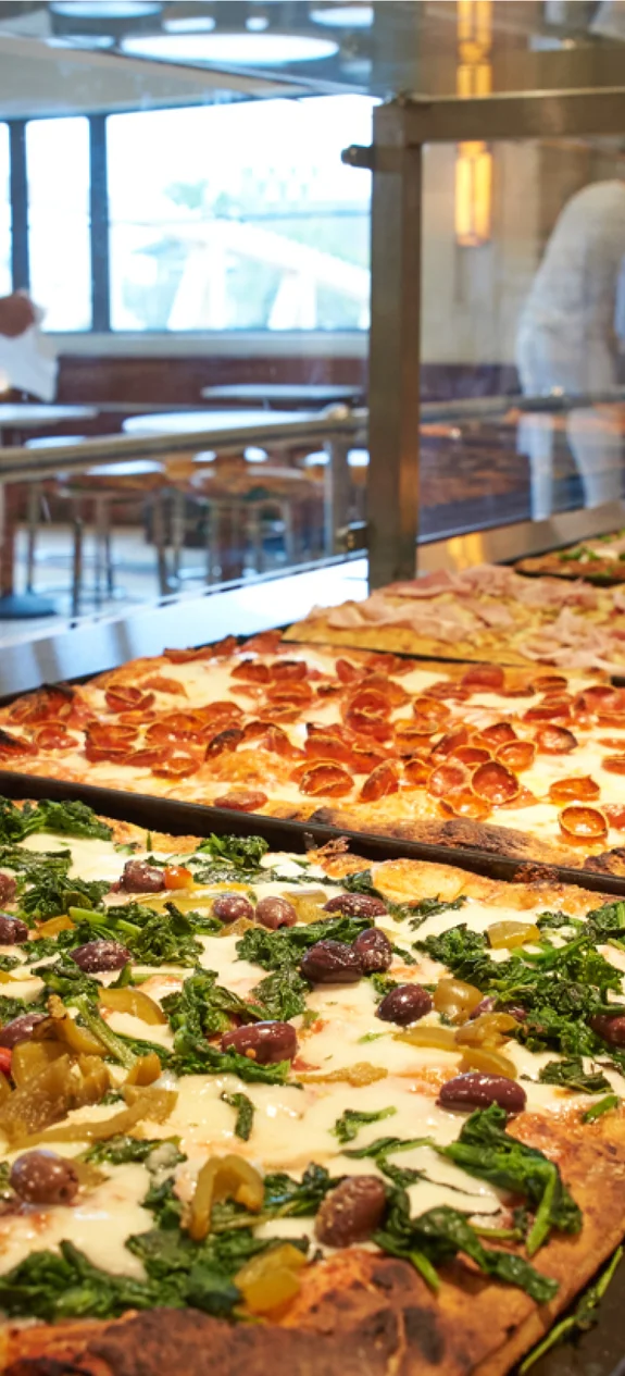 Large pizzas on display in Pizza Ponte