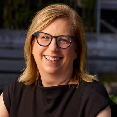 Stephanie Edens headshot
