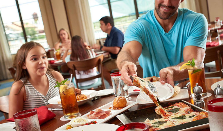 Family sharing pizza | Group Dining Venues, Orlando Florida